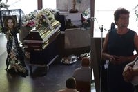 Pohřeb obětí autobusu s Čechy: Matku a dceru oplakaly stovky lidí
