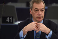 Další „zbabělec“ po brexitu? Šéf UKIPU a euroskeptik Farage ohlásil rezignaci