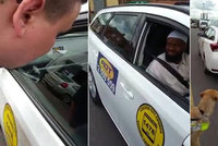 Muslimský taxikář odmítl naložit slepce s asistenčním psem: Prý kvůli své víře