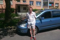 Taxikář z Ostravy andělem strážným: Zachránil život seniorce a dál o ni pečuje