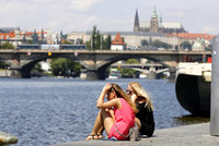 Praha je čím dál teplejší: Horko mají porazit stromy a světlejší asfalt