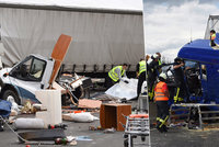 Čech za volantem kamionu rozválcoval karavan v Německu, zabil v něm tři lidi
