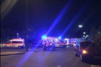 Šílenství v Německu: Muž zaútočil ve vlaku sekerou, policie ho zastřelila