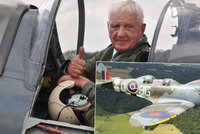 Bojoval s ním proti nacistům, teď veterán Boček (93) znovu vzlétl se Spitfirem