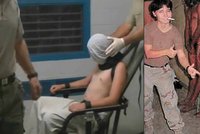 Svázaný polonahý chlapec s kápí i slzný plyn. Mučení mladistvých děsí Austrálii