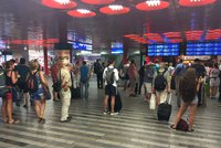 Porucha troleje v Praze komplikuje železniční dopravu: Osobní vlaky nevyjely, rychlíky mají zpoždění