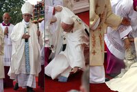 Dobrotivý bože! Papež se zřítil v Polsku před desetitisíci věřícími