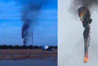 Horkovzdušný balón se 16 lidmi pohltily plameny. „Nikdo nepřežil,“ řekl šerif