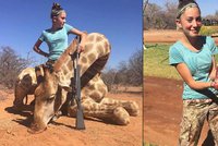 „Vyrvala“ žirafě srdce. Dětská lovkyně se chlubí trofejemi z Afriky