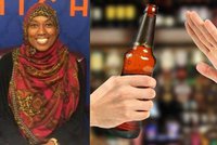 Muslimka odmítla v práci servírovat alkohol. Vyhodili ji a ona to žene před soud