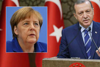 „Neměla by se vměšovat do uplatňování práva v Turecku,“ tepal Erdogan Merkelovou