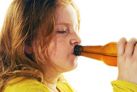 Výchova na britský způsob: Alkohol pro děti jako odměna za dobré známky