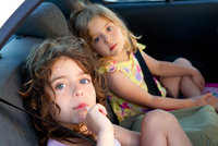 Dlouhá cesta před vámi? Tipy, jak zabavit děti v autě a nepřijít o nervy!