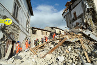 Počet obětí italského zemětřesení stále stoupá. Zemřelo nejméně 250 lidí