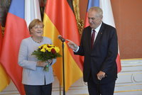 Ostrá debata Zemana a Merkelové o uprchlících: My je nezvali, řekl prezident