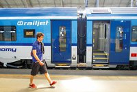 Holčička (†3) vypadla z vlaku Českých drah. Přes 700 vozů čekají změny