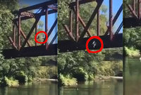 Matka nechala hodit syna (4) z osmimetrového mostu do vody: Zlomil si vaz, myslela si svědkyně