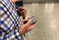 V Praze testují nový navigační systém pro nevidomé: Zatím na třech místech