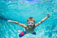V policejní akademii se budou děti učit plavat. Strážci zákona poskytnou bazény