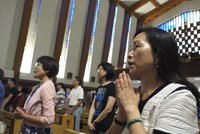 Církve tlačí na vládu: Dejte urychleně azyl čínským uprchlíkům
