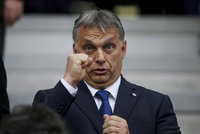 Orbán jásá, vyštípal údajného „nepřítele lidu“ Sorose. Nadace nadaci z Maďarska
