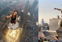 Mladá kráska leze po nejvyšších stavbách světa: Z jejích snímků se vám zatočí hlava!