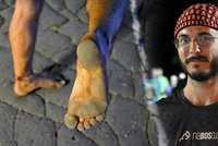 Po práci běhá bos 48 kilometrů denně: Lukáš nohama vydělává na dobrou věc