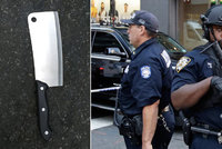 Muž v USA vzal na strážníka sekáček na maso! Policisté po něm 18krát vystřelili
