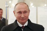 Putin by drtivě vyhrál prezidentské volby, soupeři nemají šanci, tvrdí průzkumy