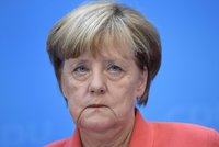 Merkelová bojuje o politické přežití. CDU dostala kvůli uprchlíkům do krize