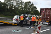 Na D1 se srazil náklaďák s autem, které řídil vozíčkář: Zemřela mladá žena