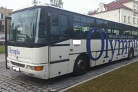 Chlapec (17) ukradl na Brněnsku autobus a vozil v něm cestující