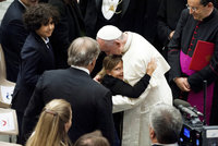 Papež přijal rodiny obětí teroru v Nice. Vyzval křesťany a muslimy k dialogu