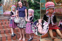 Krádež v přímém přenosu: Roztomilé holčičky v krojích obraly turistku při focení o hodinky