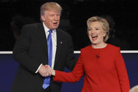 Trump se utká s Clintonovou v poslední debatě. Řešit budou migraci a dluhy