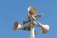 Praha testovala nový varovný systém přes SMS. Odzvoní sirénám a ampliónům?