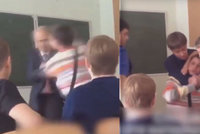 Žák napadl učitele: Třída se postavila na jeho obranu a vyhodila agresora ze třídy