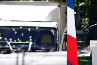 Za oběti z Nice se konala tryzna, prezident Hollande mluvil o úmyslu teroristů