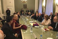 Padesátka politiků se setkala s dalajlamou. A vysoké školy vyvěsí vlajku Tibetu