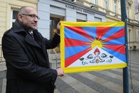 Vysoké školy vyvěsily vlajku Tibetu. S dalajlamou se setkalo 50 politiků