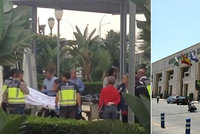 S kalhotami u kotníků a přivázaný k lavičce! Španělští policisté vyšetřují záhadnou smrt 51letého muže