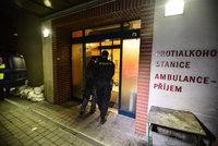 Opilec napadal lékaře v prostějovské nemocnici: Zpacifikovat ho musela policie