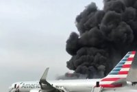 „Každý křičel.“ Letadlo se 170 lidmi v Chicagu začalo hořet, 20 zraněných