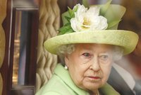 Královna Alžběta II. má krvavé oko! Co se jí stalo?