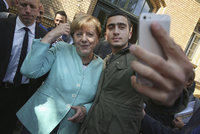 „Mama Merkel“ couvá z diktátu uprchlických kvót. Smír v Evropě nenastal, přiznala kancléřka