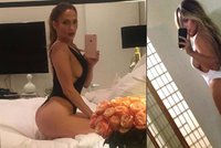 Souboj zadků: Jennifer Lopez napodobila slavné selfie Kim Kardashian! Která ho má hezčí?