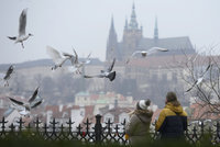 Mraky, sníh a zima: Teploty se v Praze vyšplhají v příštím týdnu jen těsně nad nulu