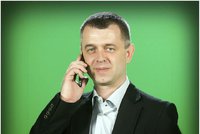 Reportéra Novy Hanuše Hanslíka vyhodili na minutu! Vyvedla ho ochranka