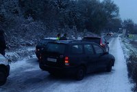 Sníh pocukroval Česko: Na silnicích to místy pořádně klouže
