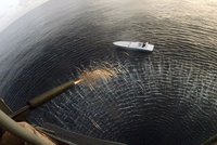 Zastaven jedním výstřelem: Sniper ukončil plavbu člunu pašeráků. Byl v něm kokain za 1,2 miliardy